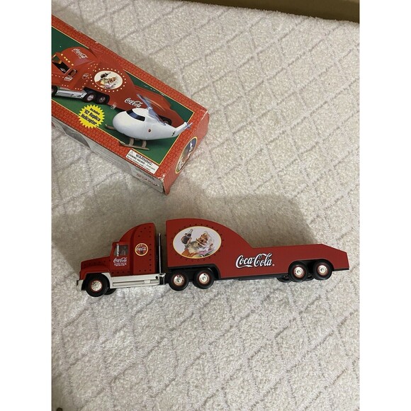 Coca Cola 2000 Holiday Helicopter Carrier/ 1962 Replica Helicopter  Box Included - Picture 9 of 16